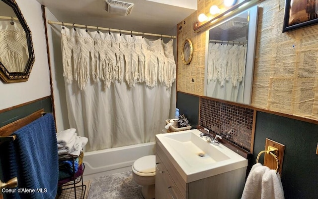 1150 Elm Dr, Saint Maries, ID 83861 - bathroom featuring vanity and shower / bathtub combination with curtain