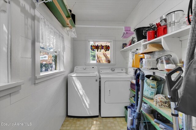 1505 N 3rd, Coeur Dalene, ID 83814 - laundry area featuring washer and dryer and light flooring