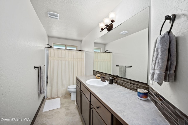 2499 N N Side Saddle Ln, Post Falls, ID 83854 - bathroom featuring vanity, curtained shower, a textured ceiling, a textured wall, and backsplash