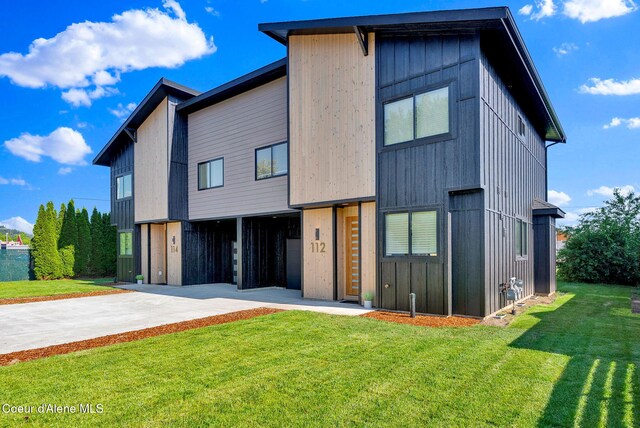 114 E Hattie, Coeur Dalene, ID 83814 - modern home with concrete driveway, a front lawn, and a garage