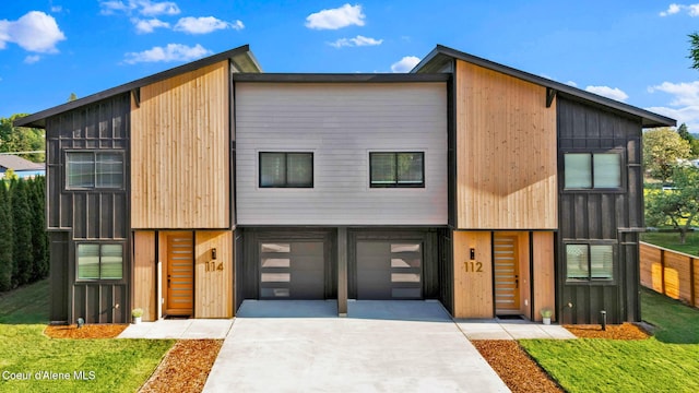 114 E Hattie, Coeur Dalene, ID 83814 - contemporary home with concrete driveway, a garage, and a front lawn