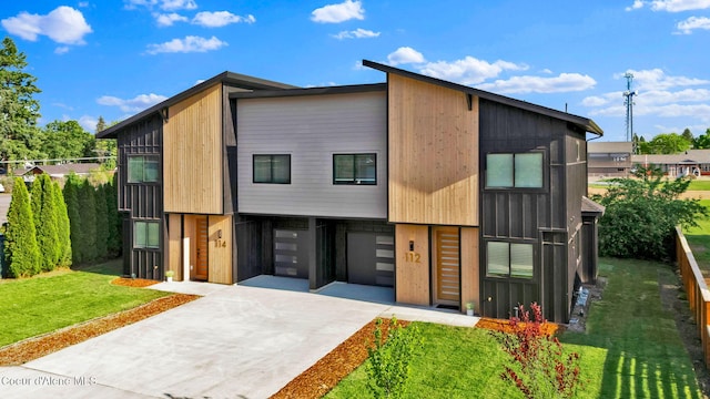 114 E Hattie, Coeur Dalene, ID 83814 - modern home featuring concrete driveway, an attached garage, and a front lawn
