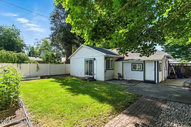 1613 E Coeur D Alene Ave, Coeur Dalene, ID 83814 - back of property with a patio and a fenced backyard