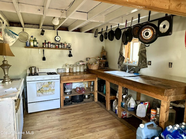 1484 W Elkhorn Meadows Rd, Fernwood, ID 83830 - bar featuring gas range gas stove and light wood-style floors