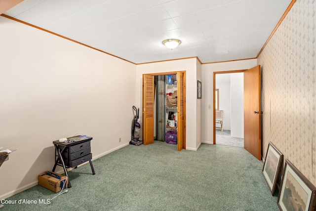 5341 Hoo Doo Loop, Oldtown, ID 83822 - bedroom featuring carpet, crown molding, a closet, and wallpapered walls