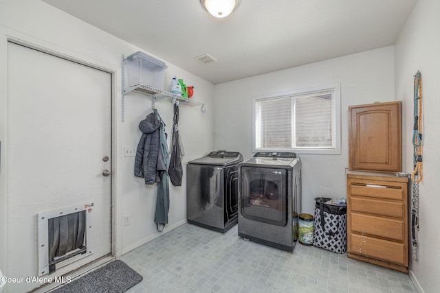 1814 E Jenny Lynn Ln, Coeur Dalene, ID 83815 - laundry room featuring washer and clothes dryer and heating unit