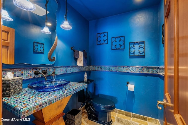 1750 W Valhalla Rd, Coeur Dalene, ID 83814 - half bathroom featuring a sink and toilet