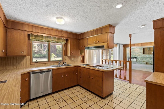 9603 N Strahorn Rd, Hayden Lake, ID 83835 - kitchen with dishwasher, cooktop, light countertops, under cabinet range hood, and a peninsula
