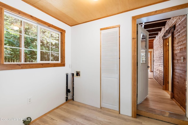 1053 Upper Pack River Rd, Sandpoint, ID 83864 - laundry area with light wood finished floors