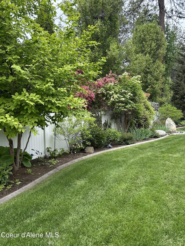 11477 N Rocking R Rd, Hayden, ID 83835 - view of grassy yard