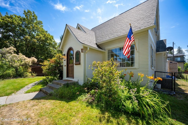 114 E Foster Ave, Coeur Dalene, ID 83814 - view of front of home with roof with shingles