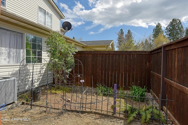 3789 N Steven Pl, Coeur Dalene, ID 83815 - view of yard