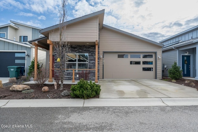 3304 N Rosalia Rd, Coeur Dalene, ID 83814 - view of front of house with driveway and an attached garage