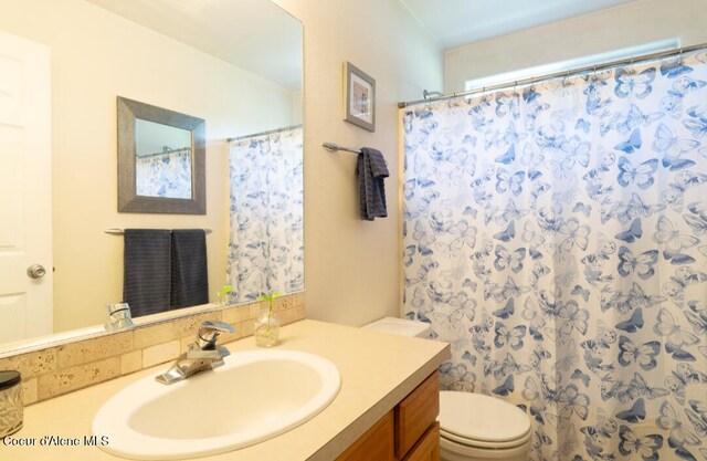 2015 N 13th St, Coeur Dalene, ID 83814 - full bath featuring vanity and a shower with curtain