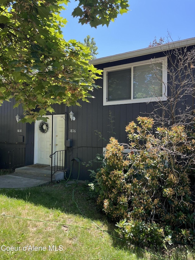 1816-1818 N Burl Ln, Coeur Dalene, ID 83814 - view of front of home featuring board and batten siding