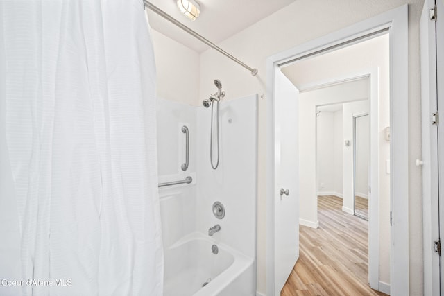628 E Timber Ln, Coeur Dalene, ID 83815 - bathroom featuring shower / bathtub combination with curtain and wood finished floors