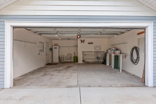 105 E Miller Ave, Coeur Dalene, ID 83814 - garage with a garage door opener