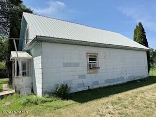 407 Hope St, Kootenai, ID 83840 - view of side of property with a lawn