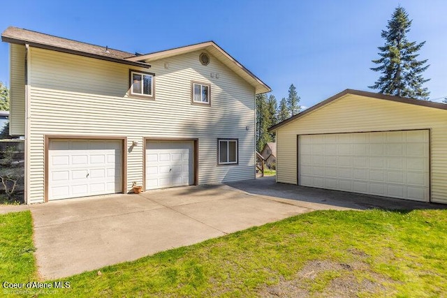 9218 W Rockford Bay Rd, Coeur Dalene, ID 83814 - view of side of home featuring a garage