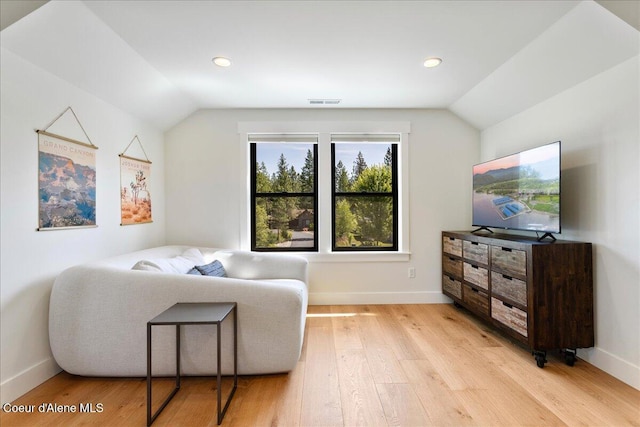 428 W Beach Ct, Dover, ID 83825 - living area with lofted ceiling, light wood-style floors, and recessed lighting