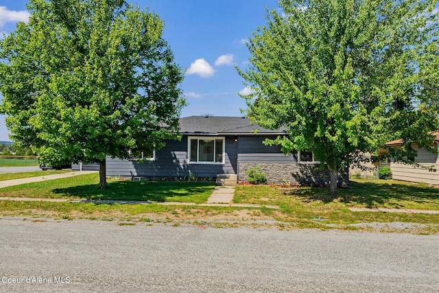 170 10th St, Priest River, ID 83856 - view of front of property featuring a front yard
