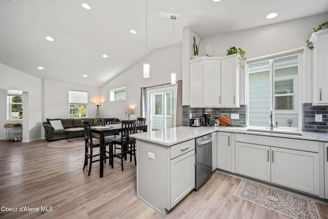 7991 N Girard Cir, Coeur Dalene, ID 83815 - kitchen featuring dishwasher, a peninsula, decorative backsplash, lofted ceiling, and light wood-type flooring