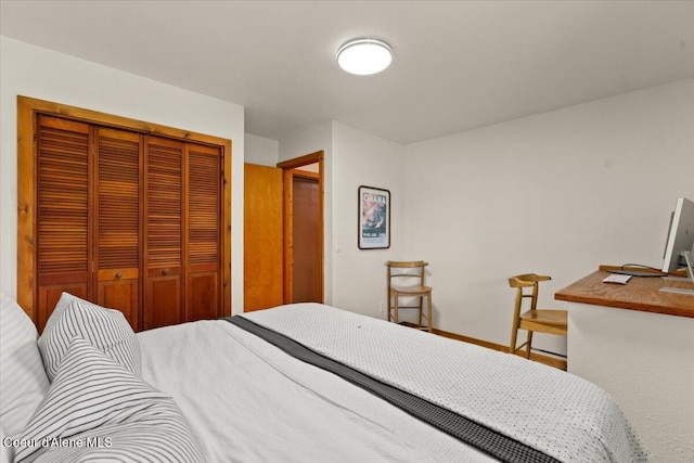 400 S Ohana Beach Dr, Coeur Dalene, ID 83814 - bedroom featuring a closet and baseboards