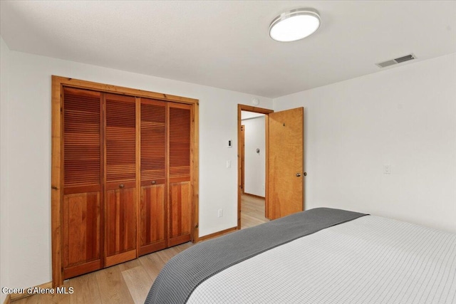 400 S Ohana Beach Dr, Coeur Dalene, ID 83814 - bedroom featuring light wood finished floors and a closet