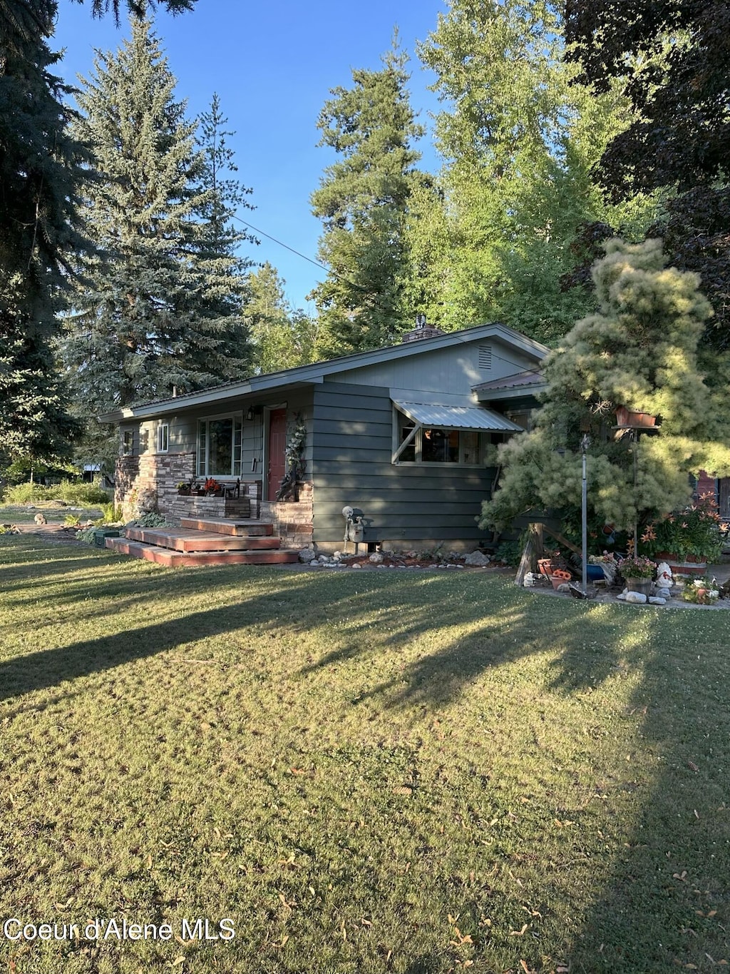 203 3rd St, Dover, ID 83825 - view of front of home featuring a front yard and covered porch