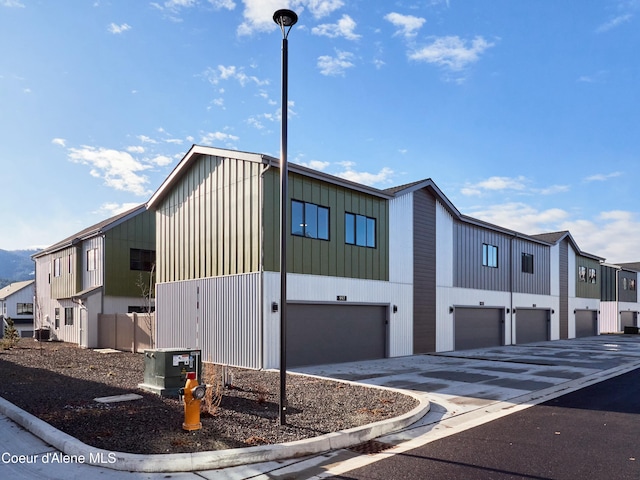 993 E Railroad Ave, Post Falls, ID 83854 - view of property with a residential view and a garage