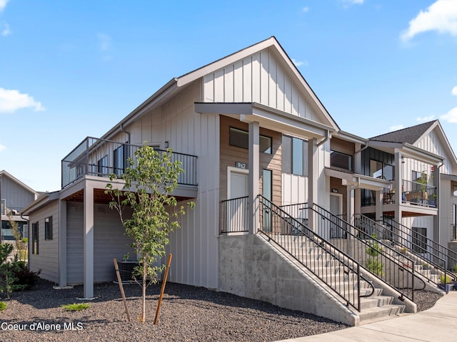 962 E Railroad Ave, Post Falls, ID 83854 - view of front of house with board and batten siding and a balcony