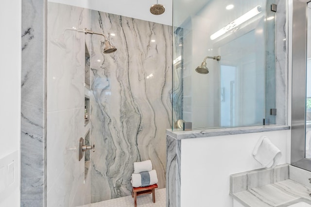 bathroom featuring a tile shower