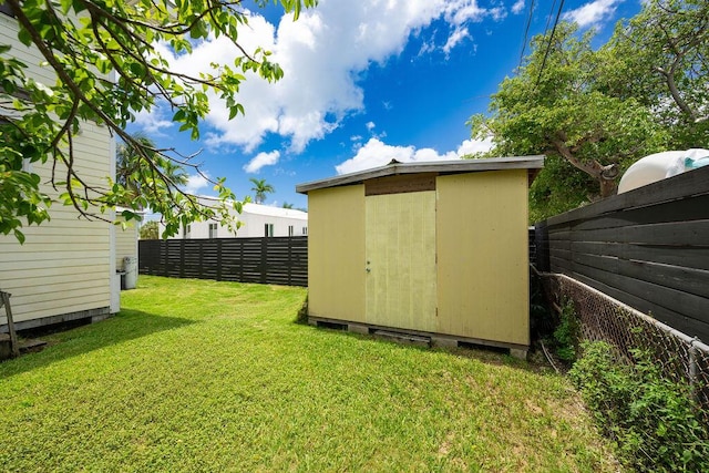 view of yard with a storage shed