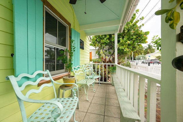 balcony with ceiling fan and covered porch