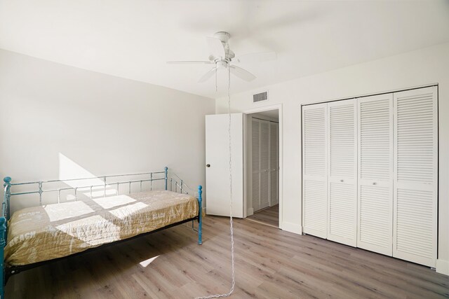 bedroom featuring hardwood / wood-style floors and ceiling fan