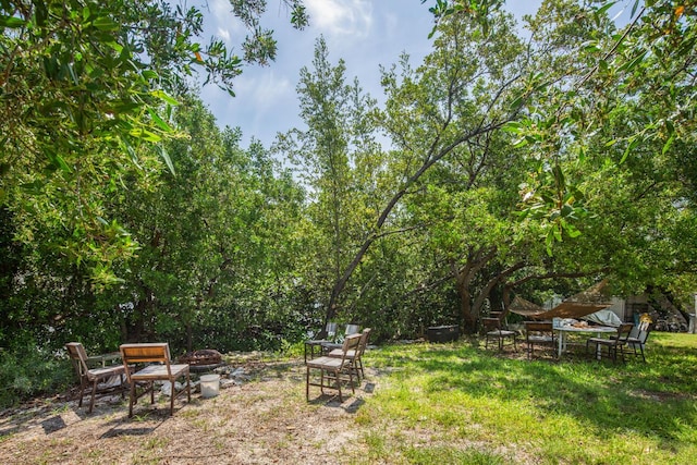 view of yard featuring an outdoor fire pit