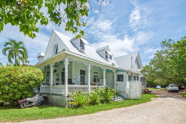 view of front facade featuring a porch