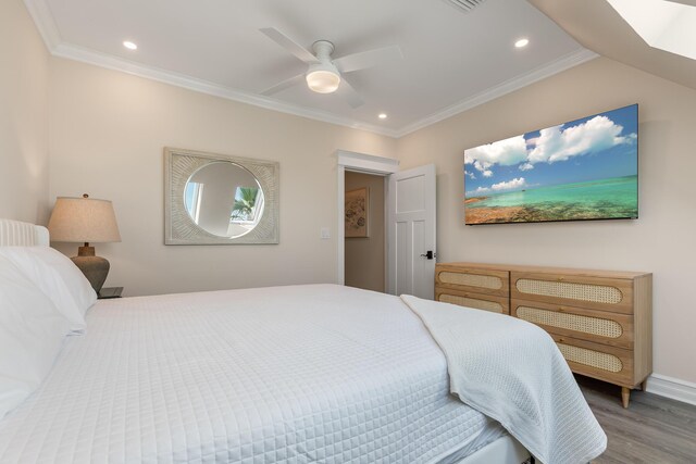 bedroom featuring hardwood / wood-style flooring, crown molding, and ceiling fan