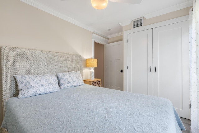 bedroom featuring crown molding and a closet