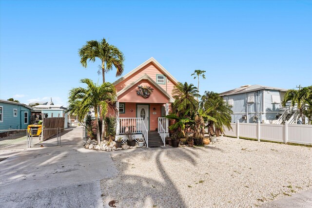 view of front of property featuring covered porch