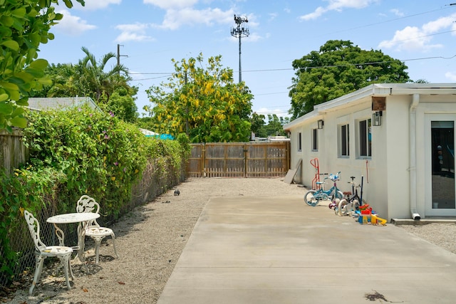 125 Harbor Dr, Key Largo, FL 33037 - fenced backyard featuring a patio area