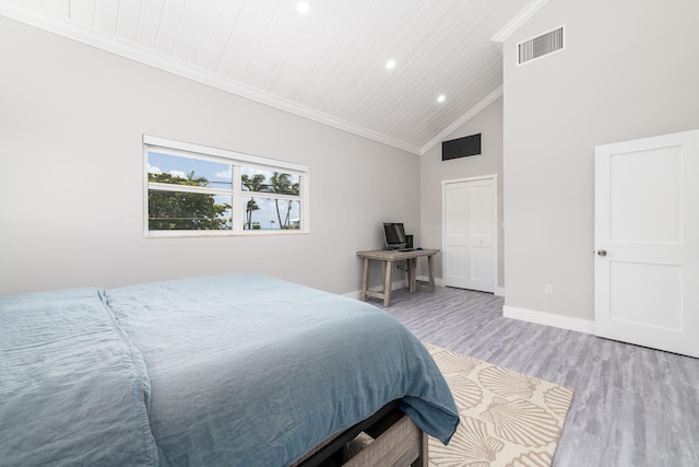 bedroom with recessed lighting, baseboards, wooden ceiling, light wood-type flooring, and visible vents