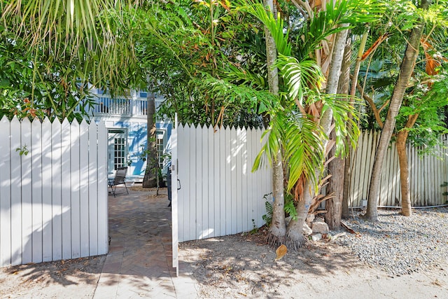 820 Carsten Ln, Key West, FL 33040 - view of gate