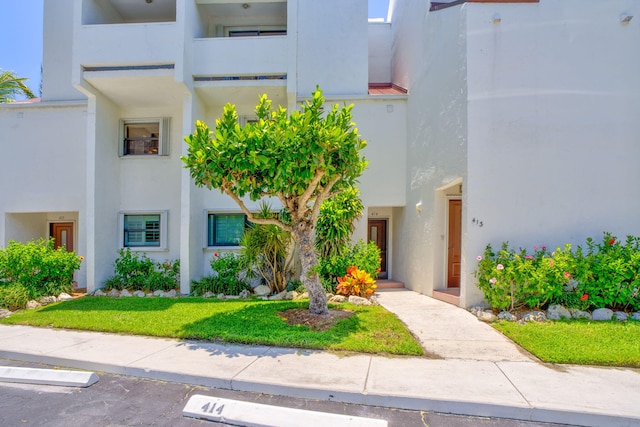 601 W Ocean Dr Unit 414D, Key Colony, FL 33051 - view of front of house with stucco siding