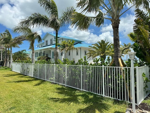 exterior space featuring a front yard