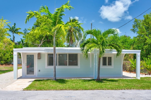 view of front of house featuring a front lawn and a carport