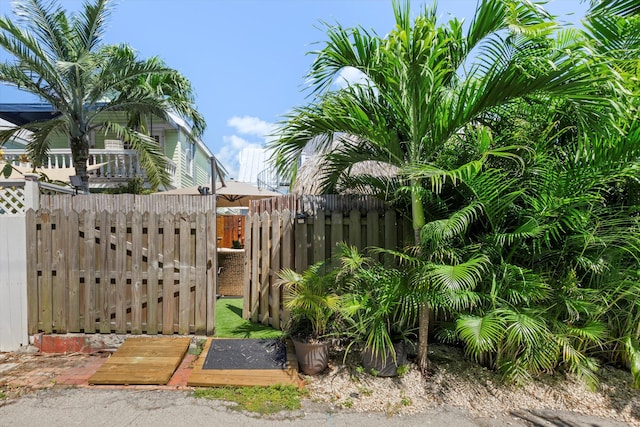 1030 James St, Key West, FL 33040 - gate with fence