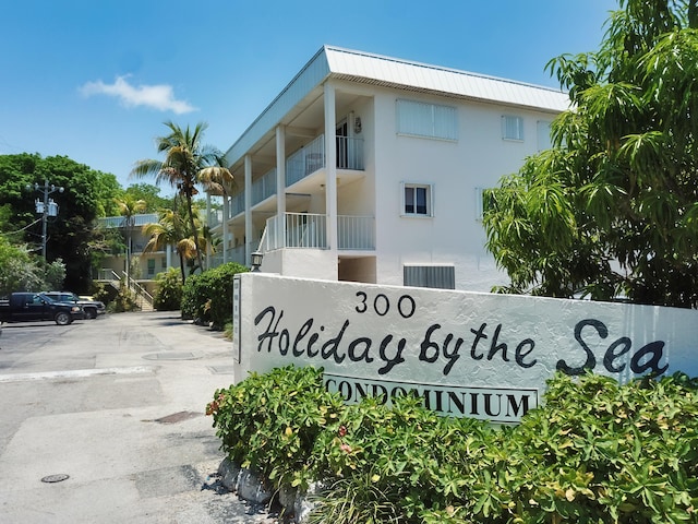 view of community / neighborhood sign