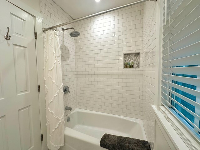 bathroom featuring shower / bathtub combination with curtain