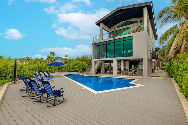 view of swimming pool featuring a patio